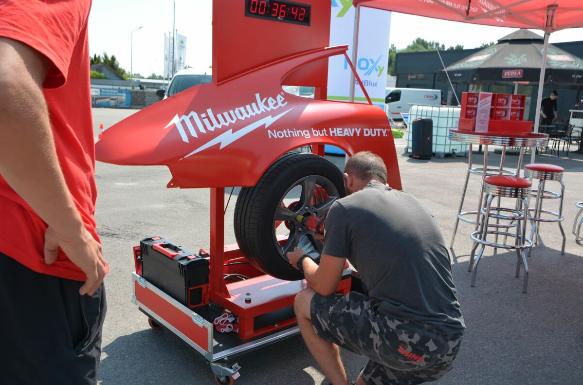 KFZ Pit-Stop Challenge – Milwaukee Werkzeuge live im Einsatz